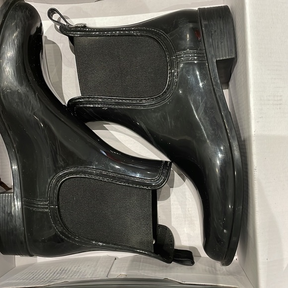Shiny Black Rainboots - Picture 4 of 4